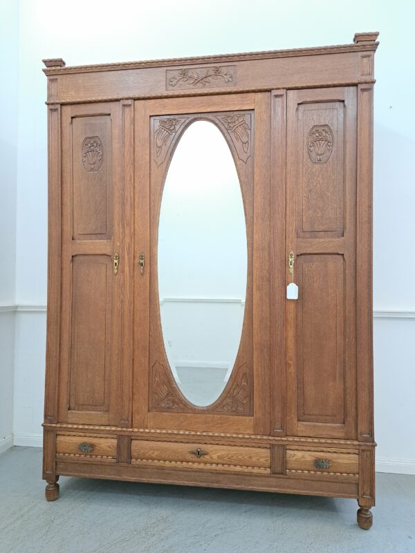 Kleiderschrank, Antik, Eiche Massivholz, Jugendstil, Art Nouveau, kunstfertige Schnitzereien, Dielenschrank, Garderobe, dreitürig, Spiegel, Facettenschliff, Frankreich um 1915. Sch-370 – Bild 6