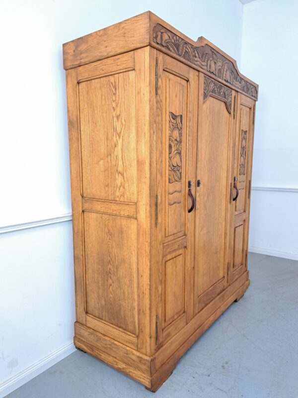 Kleiderschrank, Antik, Eiche Massivholz, Art Deco, dreitürig, Dielenschrank, Garderobe, kunstfertige Schnitzereien, um 1920. Sch-002KH – Bild 3