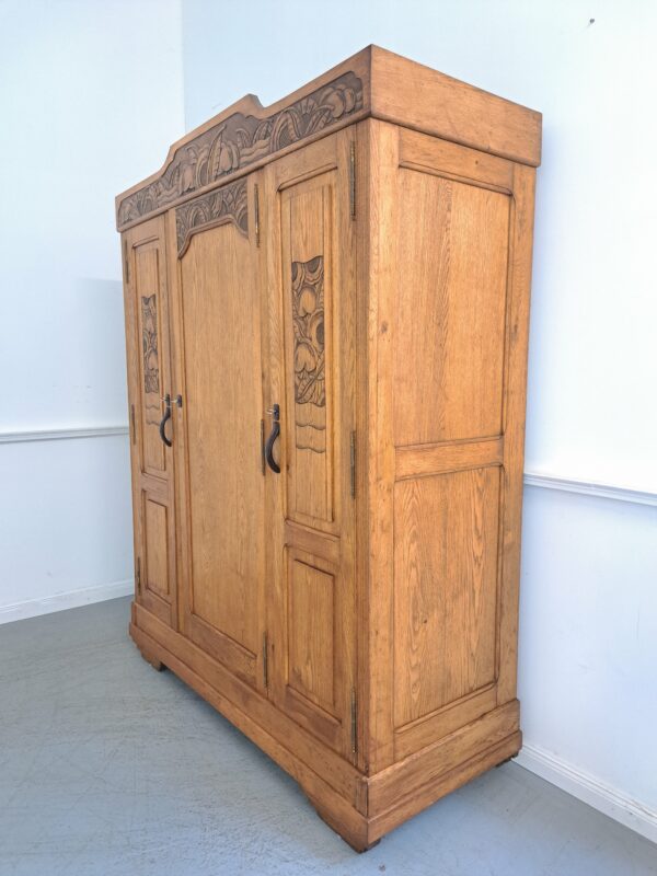 Kleiderschrank, Antik, Eiche Massivholz, Art Deco, dreitürig, Dielenschrank, Garderobe, kunstfertige Schnitzereien, um 1920. Sch-002KH – Bild 4